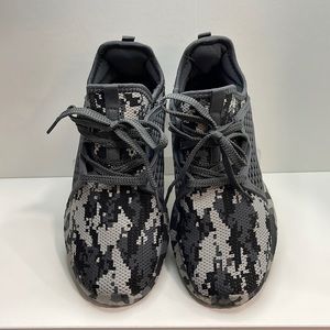 Gray Camouflage Sneakers Size 9 US / 40 EU